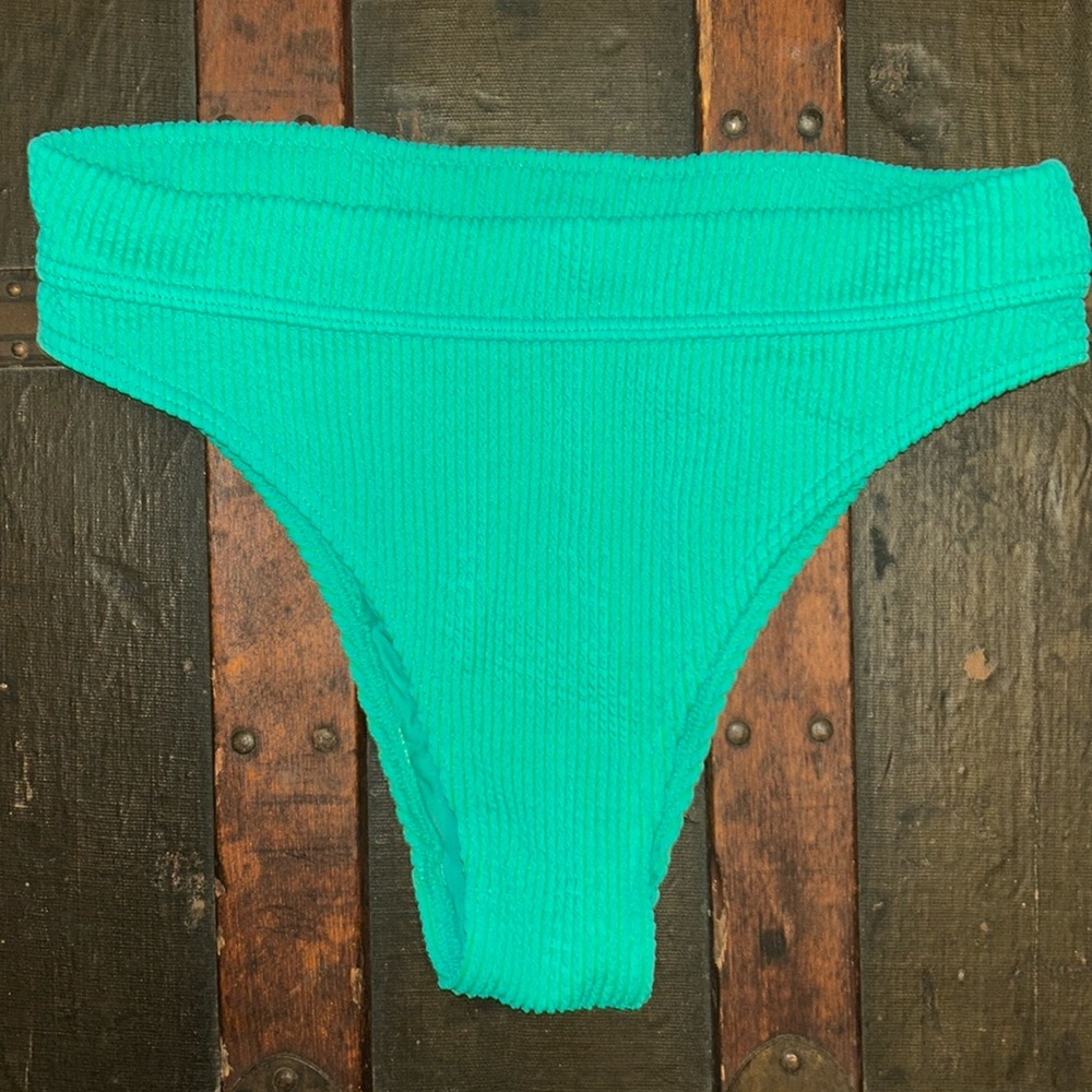 Billabong swim bottoms; small